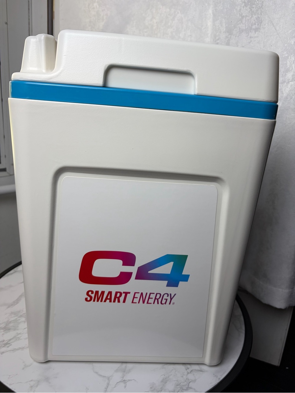 C4 Smart Energy Cooler Jug - White with Blue Trim